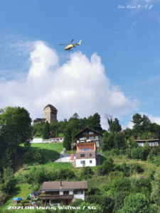 PrivatUmzug mit Helikopterunterstützung unterhalb der Iburg in WattwilPrivatUmzug mit Helikopterunterstützung unterhalb der Iburg in Wattwil